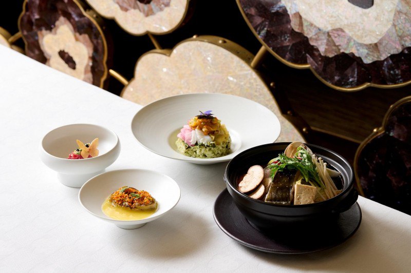 Lotte Hotel Seoul Has A Hotel-Within-A-Hotel for A Luxurious Stay
Seoul’s hotel scene is competitive, with luxury brands like Conrad and Four Seasons spread across the city | Сетка — социальная сеть от hh.ru