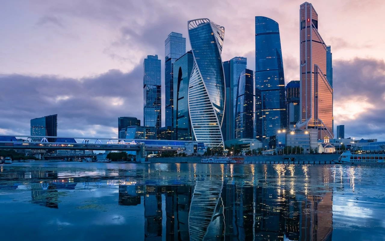 ⏺ Самые высокие зарплаты в Москве получают представители сферы IT, промышленности, транспорта и финансового сектора
Заммэра столицы Анастасия Ракова сообщила, что наиболее самым высокооплачиваемым нап... | Сетка — социальная сеть от hh.ru