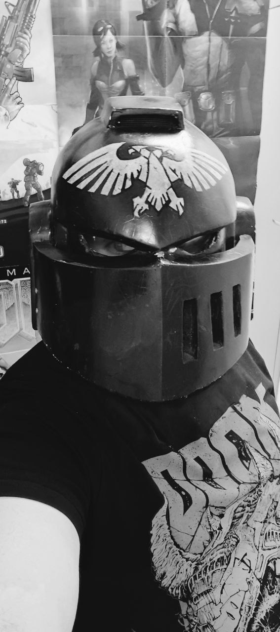 Выскажусь сразу (мнение из жопы с дивана) и по закону о мессенджере, и по закону о RuStore. Во-первых, обе инициативы касаются VK. Во-вторых, обе так или иначе связаны с гаджетами | Сетка — социальная сеть от hh.ru