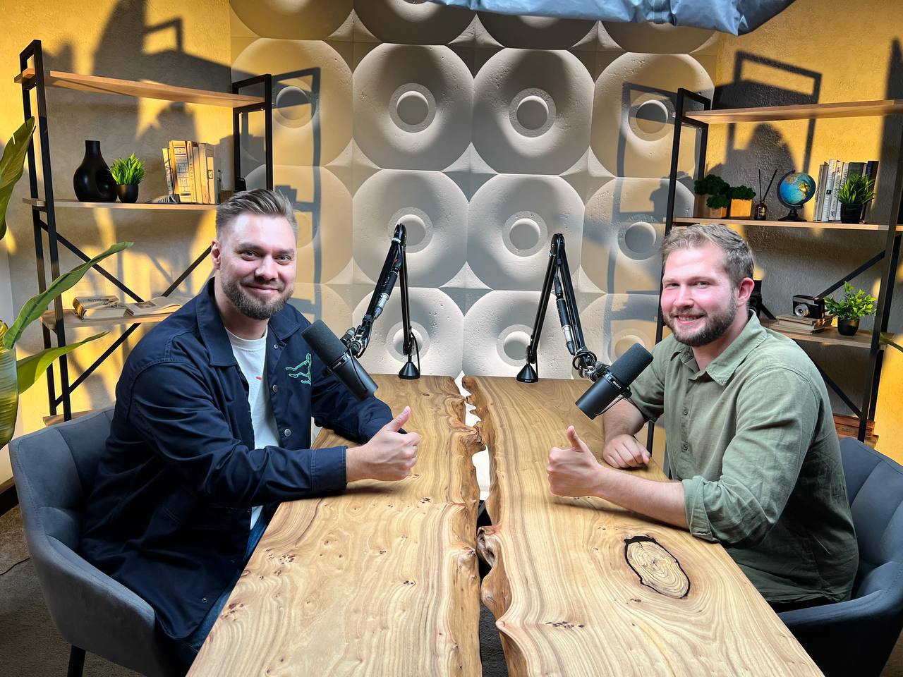 Как строить карьерную траекторию и зачем она нужна? 
#анонс Пару часов назад — свернули микрофоны! 
Знакомьтесь на фото: Михаил Епихин, Директор по маркетингу Wazzup | Сетка — социальная сеть от hh.ru