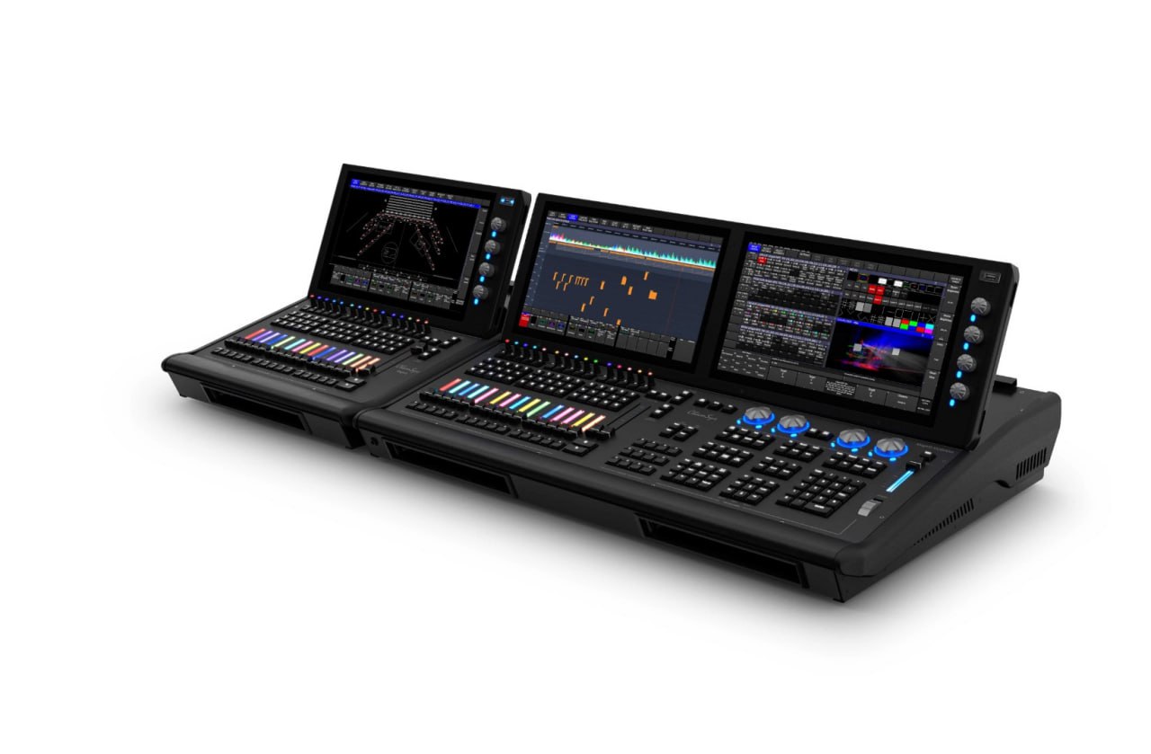 Пульт управления светом MagicQ MQ500M+
Бренд: Chamsys
Артикул: CS100607
Наличие: 1 шт.
Световая консоль MagicQ MQ500M+
400 DMX потоков. Моторизированные фейдера. 15 энкодеров для управления плейбеками | Сетка — социальная сеть от hh.ru