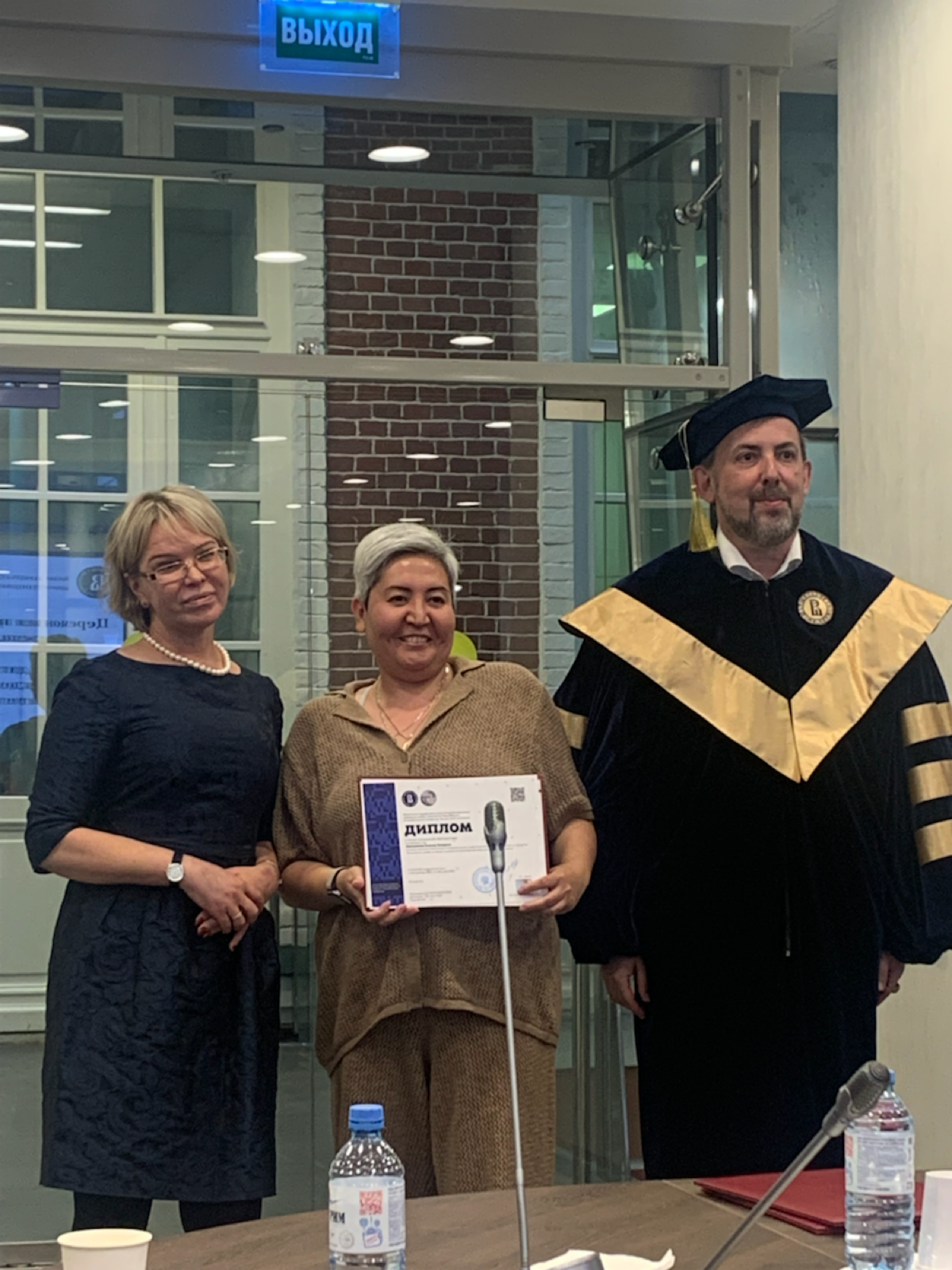 Делюсь своими яркими эмоциями от вручения дипломов в ВШЭ!🎓💖
Это важный момент в нашей жизни, и не могу сдержать радости от того, что мы наконец-то достигли этой цели | Сетка — социальная сеть от hh.ru