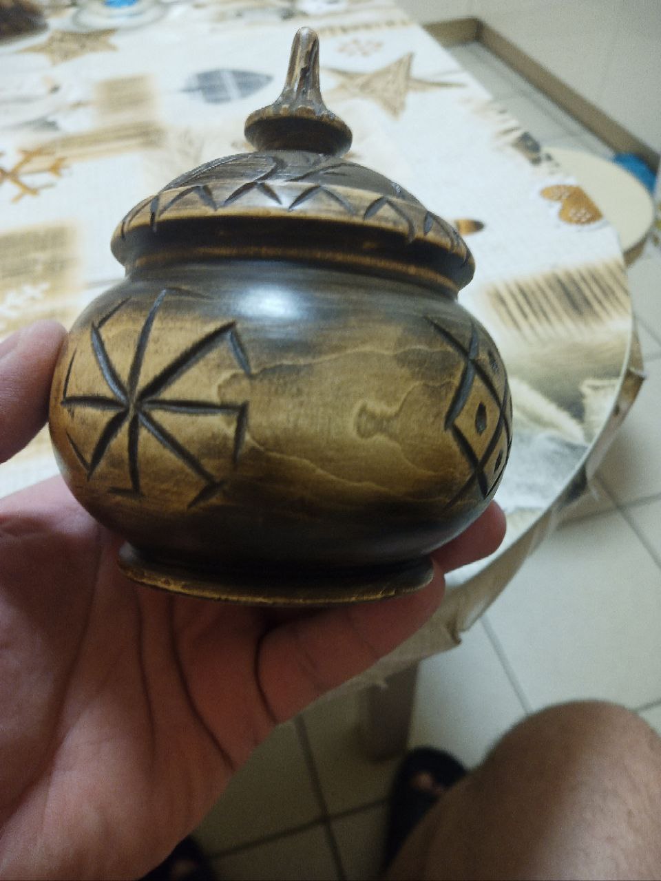 Продолжение сегодняшнего поста о солонке: теперь речь пойдет первопричине - сахарнице! 
Конечно же, грех было бы не поделиться фотографиями самой сахарницы, оформленной в аутентичном славянском стиле | Сетка — социальная сеть от hh.ru