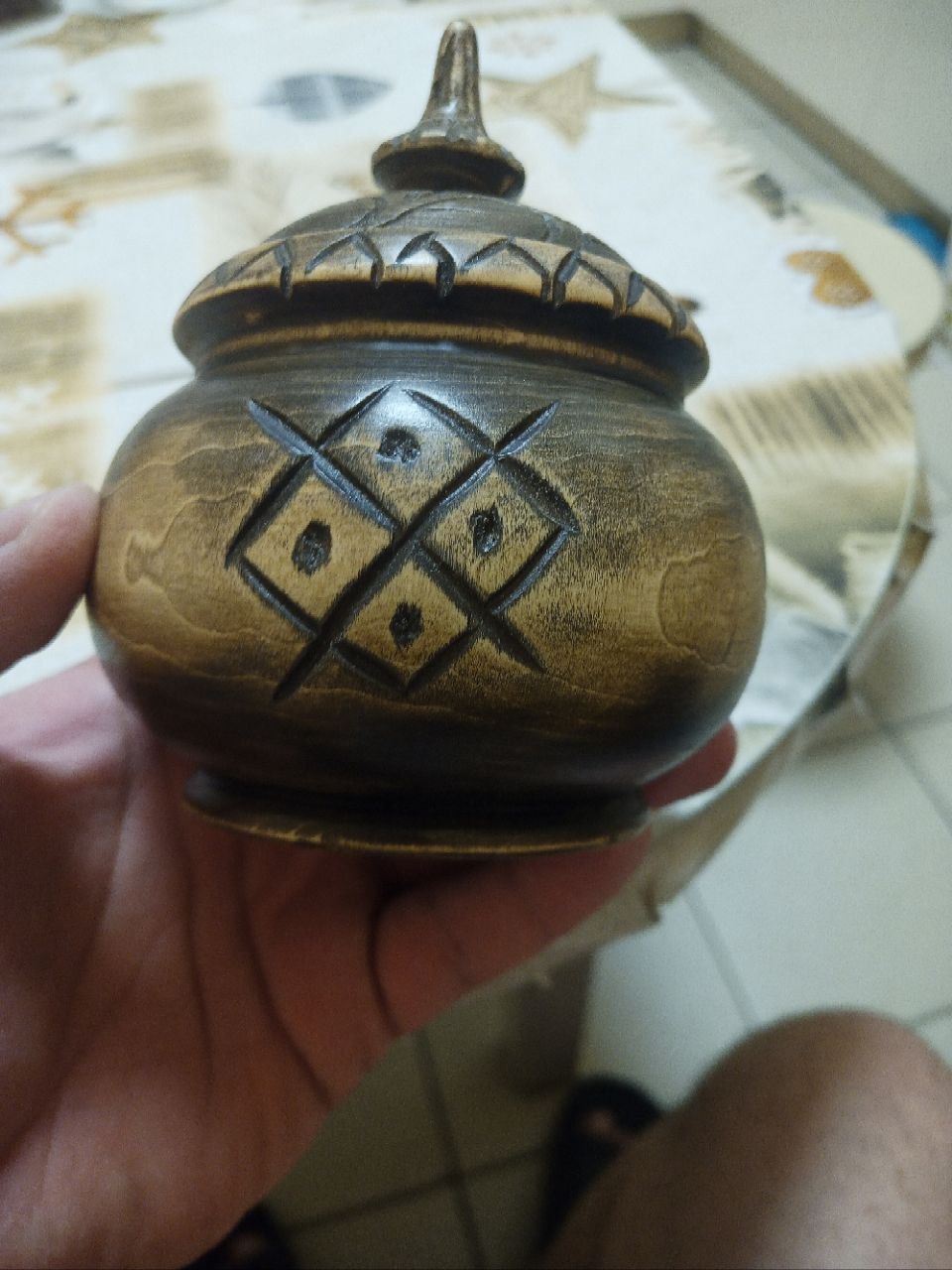 Продолжение сегодняшнего поста о солонке: теперь речь пойдет первопричине - сахарнице! 
Конечно же, грех было бы не поделиться фотографиями самой сахарницы, оформленной в аутентичном славянском стиле | Сетка — социальная сеть от hh.ru