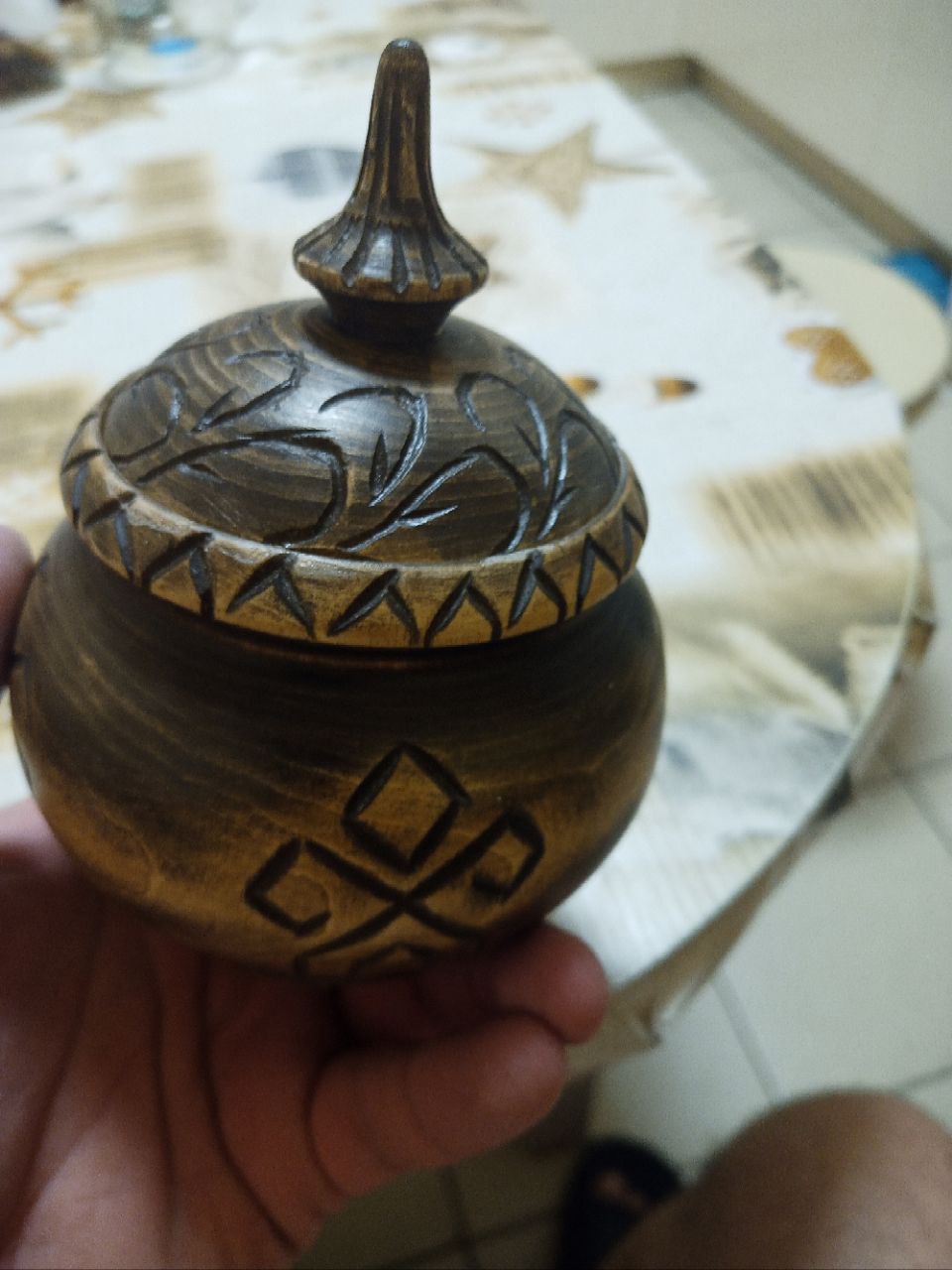 Продолжение сегодняшнего поста о солонке: теперь речь пойдет первопричине - сахарнице! 
Конечно же, грех было бы не поделиться фотографиями самой сахарницы, оформленной в аутентичном славянском стиле | Сетка — социальная сеть от hh.ru