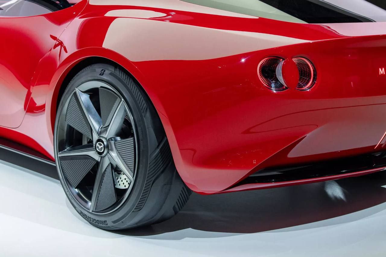 ❤️ Mazda хочет вернуть RX-7 и выпустить новое поколение MX-5
Гибридный концерт Iconic SP (на фото) может пойти в серию в середине 2026 года
Под капотом двухроторный мотор, выполняющий роль генератора | Сетка — социальная сеть от hh.ru