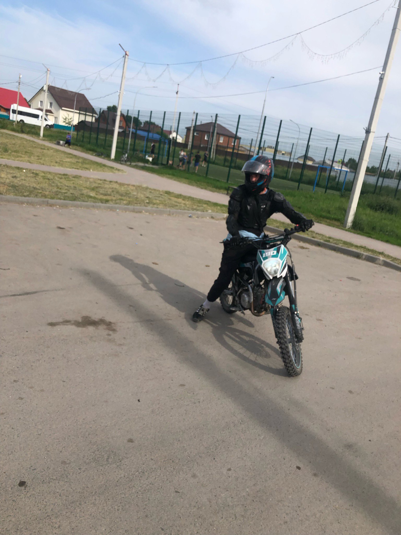 Мы лихие ребята, мы катаем по детским площадкам.
Жаль, что мозгов у нас нет. Ведь родители купили нам «транспорт», значит будем ездить. А, на правила, нам пофиг…
http://vk.com/ob | Сетка — социальная сеть от hh.ru