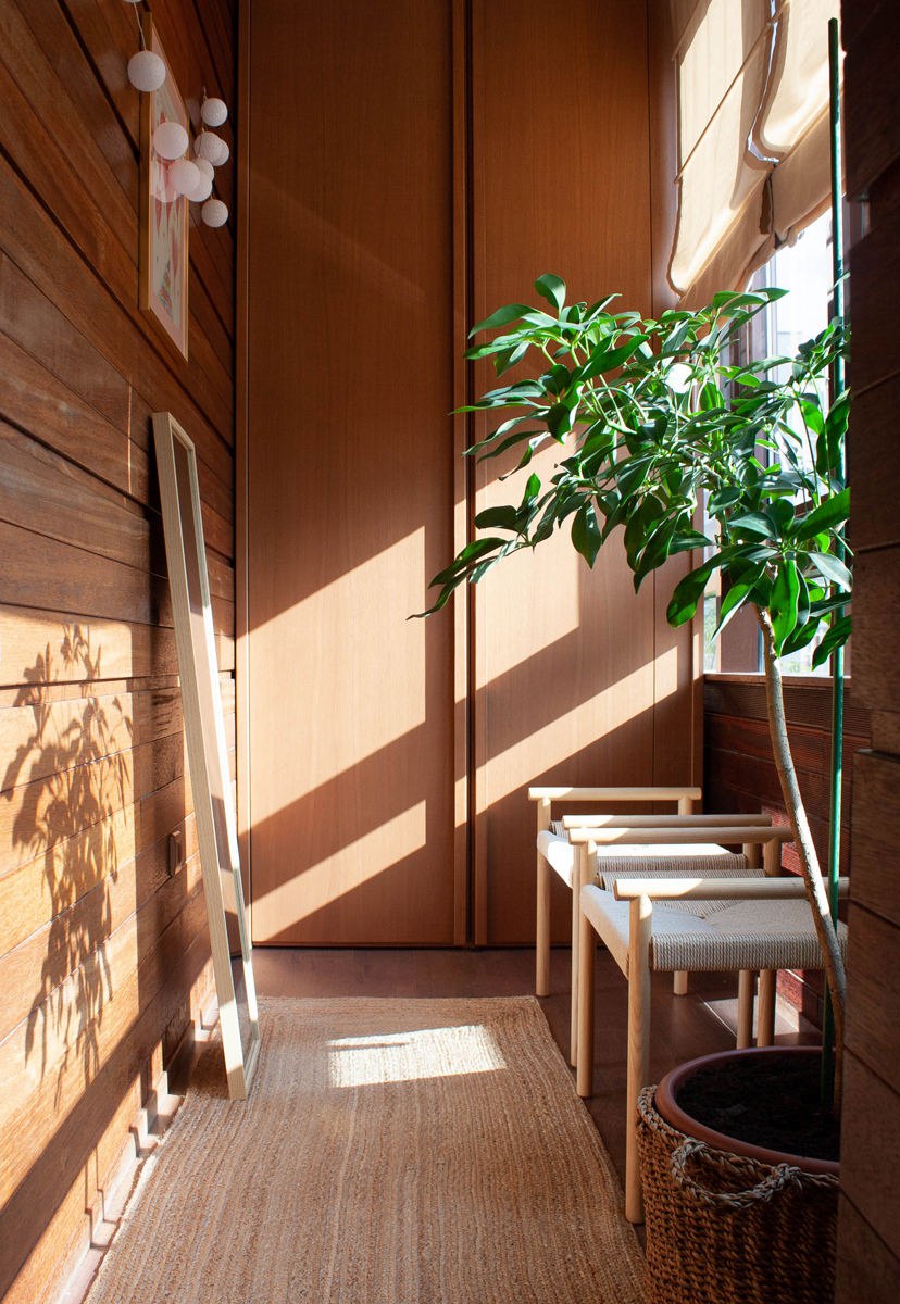 Архитектор Марина Лоташ объединила квартиры для семьи с тремя дочерьми и создала интерьеры, отражающие разные характеры и интересы юных хозяек. Смотрите на сайте wajournal | Сетка — социальная сеть от hh.ru