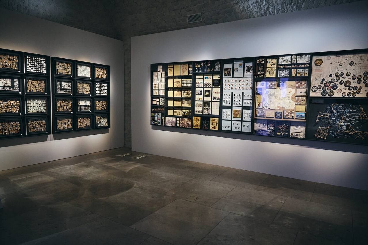 🖼️ Бесплатная выставка «Алгоритмы познания» открыта в галерее AZ/ART
Вас ждёт серия из девяти художественных проектов, в которых современные авторы исследуют, как ориентироваться в постоянно меняющемс... | Сетка — социальная сеть от hh.ru