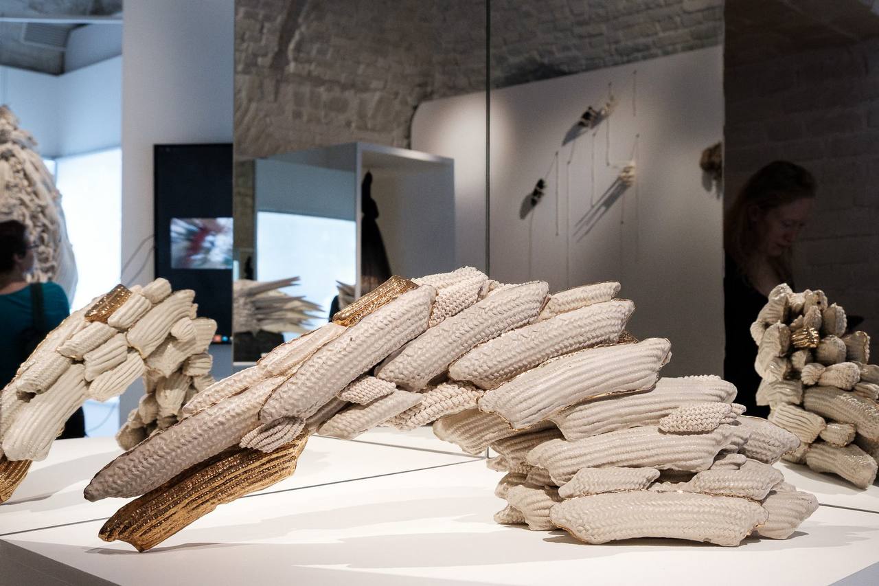 🖼️ Бесплатная выставка «Алгоритмы познания» открыта в галерее AZ/ART
Вас ждёт серия из девяти художественных проектов, в которых современные авторы исследуют, как ориентироваться в постоянно меняющемс... | Сетка — социальная сеть от hh.ru