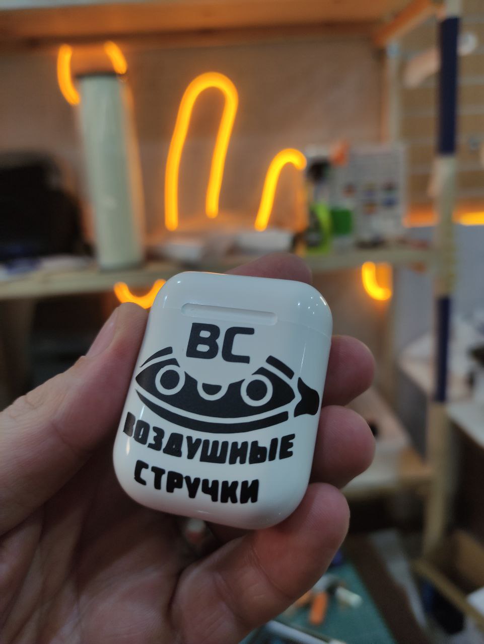 Воздушные стручки
Почему все игнорят тот факт, что названия фирм на английском звучат как полный пиздец, если их перевести на русский?
Смотри: Эйрподс — это, блять, “воздушные стручки” | Сетка — социальная сеть от hh.ru