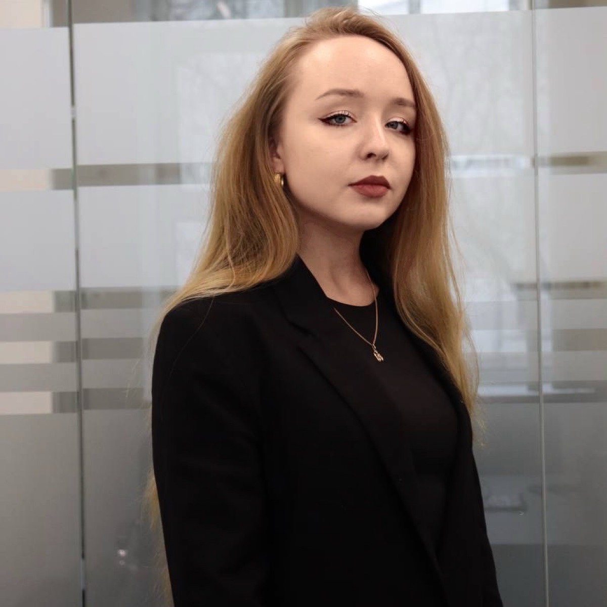 Яна Попова