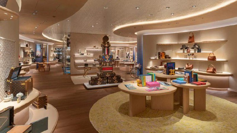 Louis Vuitton показал, как надо делать магазины, если ты люксовый бренд.
Они построили громадный круизный лайнер прямо посреди площади Taikoo Hu в Шанхае | Сетка — социальная сеть от hh.ru