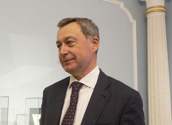 Гендиректор Гознака Аркадий Трачук рассчитывает, что продажи золота россиянам достигнет тонны золота до конца года | Сетка — социальная сеть от hh.ru