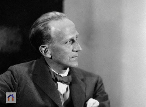 Если когда-нибудь наступит день, когда мы не сможем быть вместе, сохрани меня в своём сердце, и я буду там навеки.
Алан Милн | Сетка — социальная сеть от hh.ru
