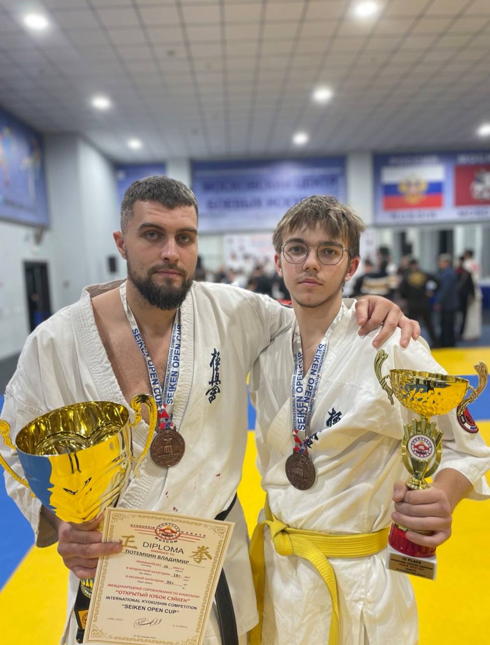 🎉 Сегодня празднует свой День Рождения воспитанник и тренер нашего клуба – Никита Александрович Чуль! 🎂
От всей души поздравляем и желаем крепкого здоровья, неиссякаемой энергии и новых высот!
🔥 Пусть... | Сетка — социальная сеть от hh.ru