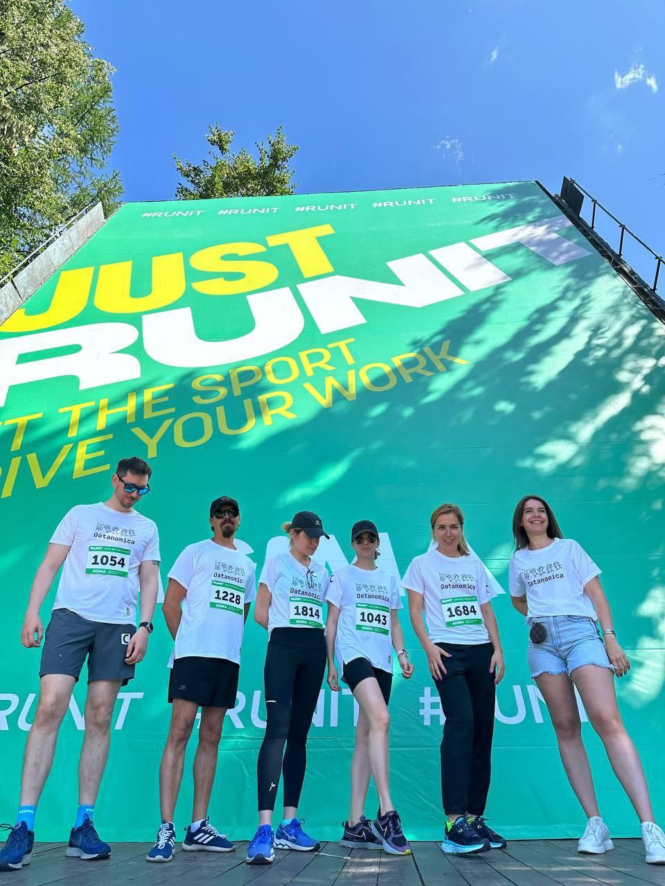 😎 ДАТАНЬЮТОН НА RUNIT 2025
Еще один партнер нашего фестиваля — Датаномика. Ребята превращают горы данных в полезные решения и всегда топят за прозрачный и безопасный бизнес | Сетка — социальная сеть от hh.ru