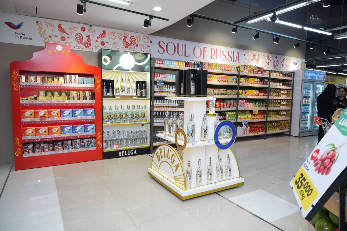 «Магнит» поддерживает сотрудничество России и Вьетнама и способствует сплетению их продовольственных культур 🥭🥛  
12 июня Магнит открыл свой первый корнер с российскими товарами во Вьетнаме (Ханое) | Сетка — социальная сеть от hh.ru