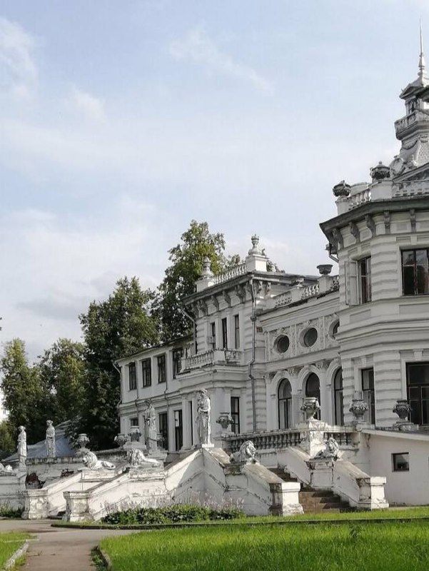🌳Место силы в Ховрино
Грачёвский парк — это место, где природа и архитектура сплетаются в единый удивительный ансамбль | Сетка — социальная сеть от hh.ru