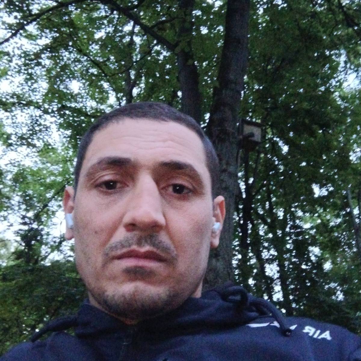 Бегмурад Холиков