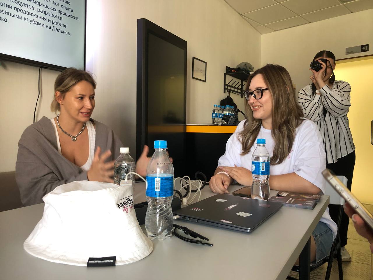 2️⃣Утро второго дня блог-тура прошло на площадке агентства креативных индустрий | Сетка — социальная сеть от hh.ru