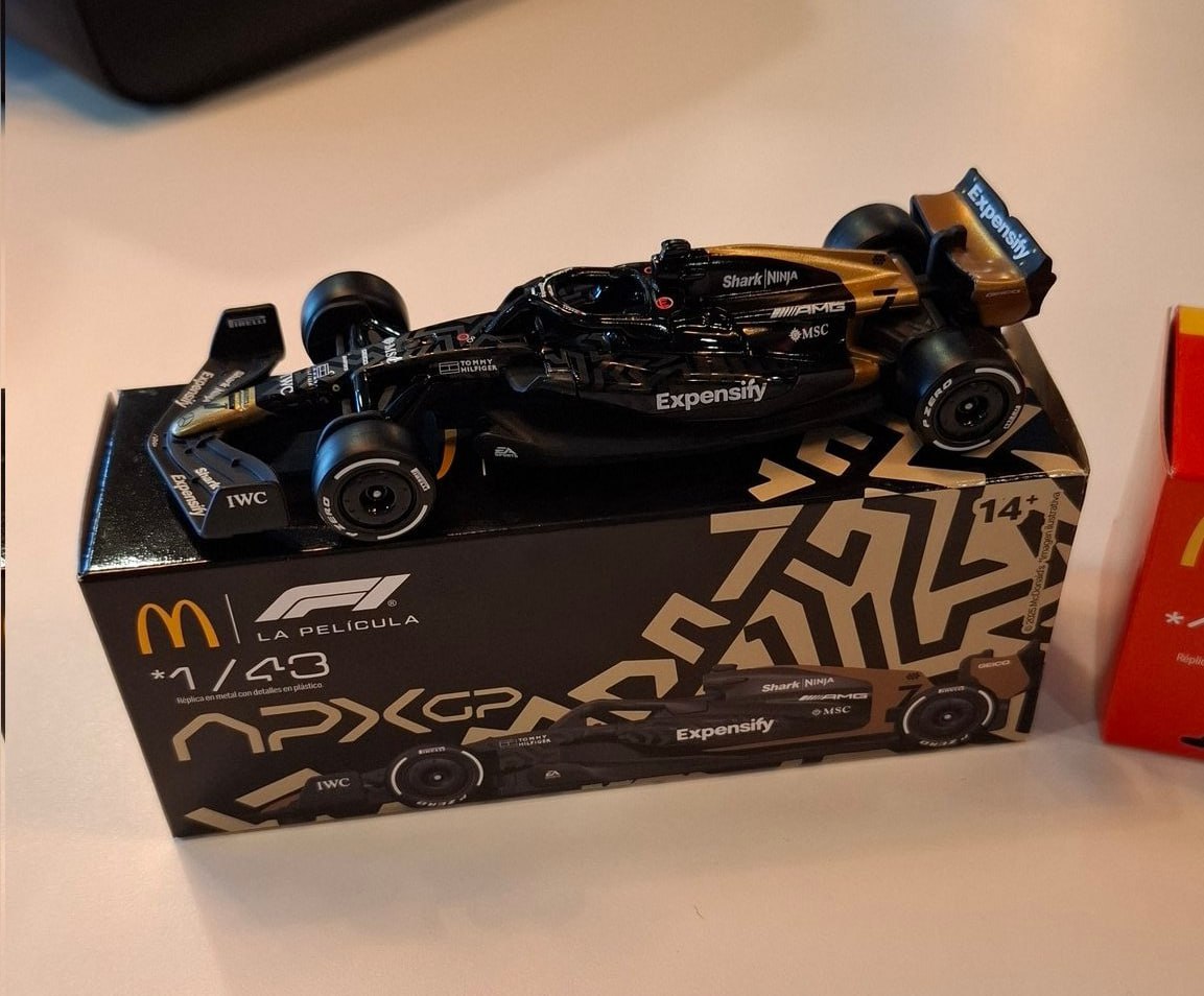 Apple заколлабилась с McDonald's для промо «Формулы-1» с Брэдом Питтом. При покупке специального комбо в Латинской Америке люди получат миниатюрный болид в масштабе 1:43 | Сетка — социальная сеть от hh.ru