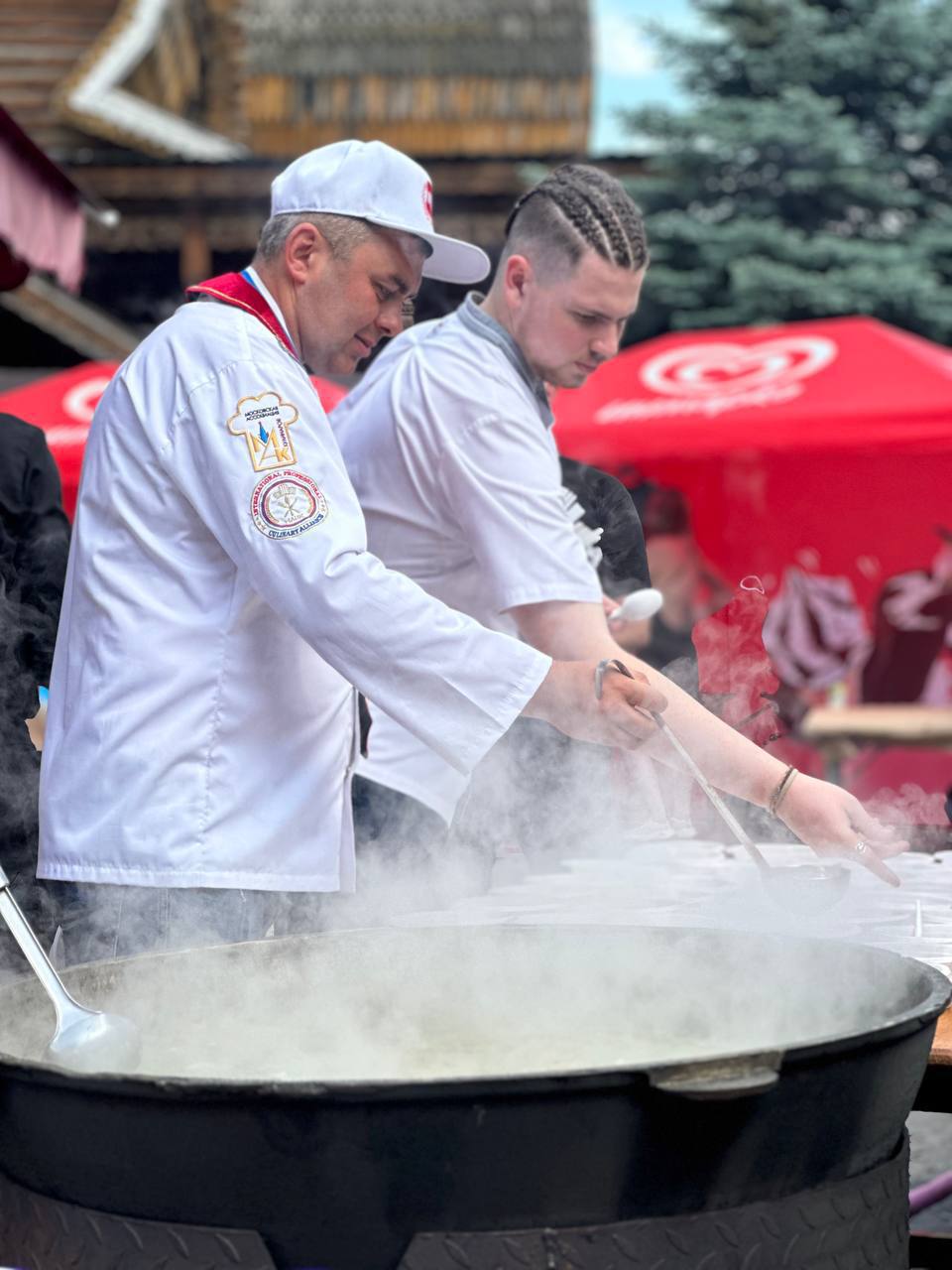 🥘 Фестиваль «Русская кухня 2025» в Измайловском Кремле
29 июня, 5–6 июля
13:00-18:30
Вас ждут кулинарные мастер-классы, зрелищные шеф-баттлы, конкурсы и викторины, а также увлекательный квест «Стряпня... | Сетка — социальная сеть от hh.ru