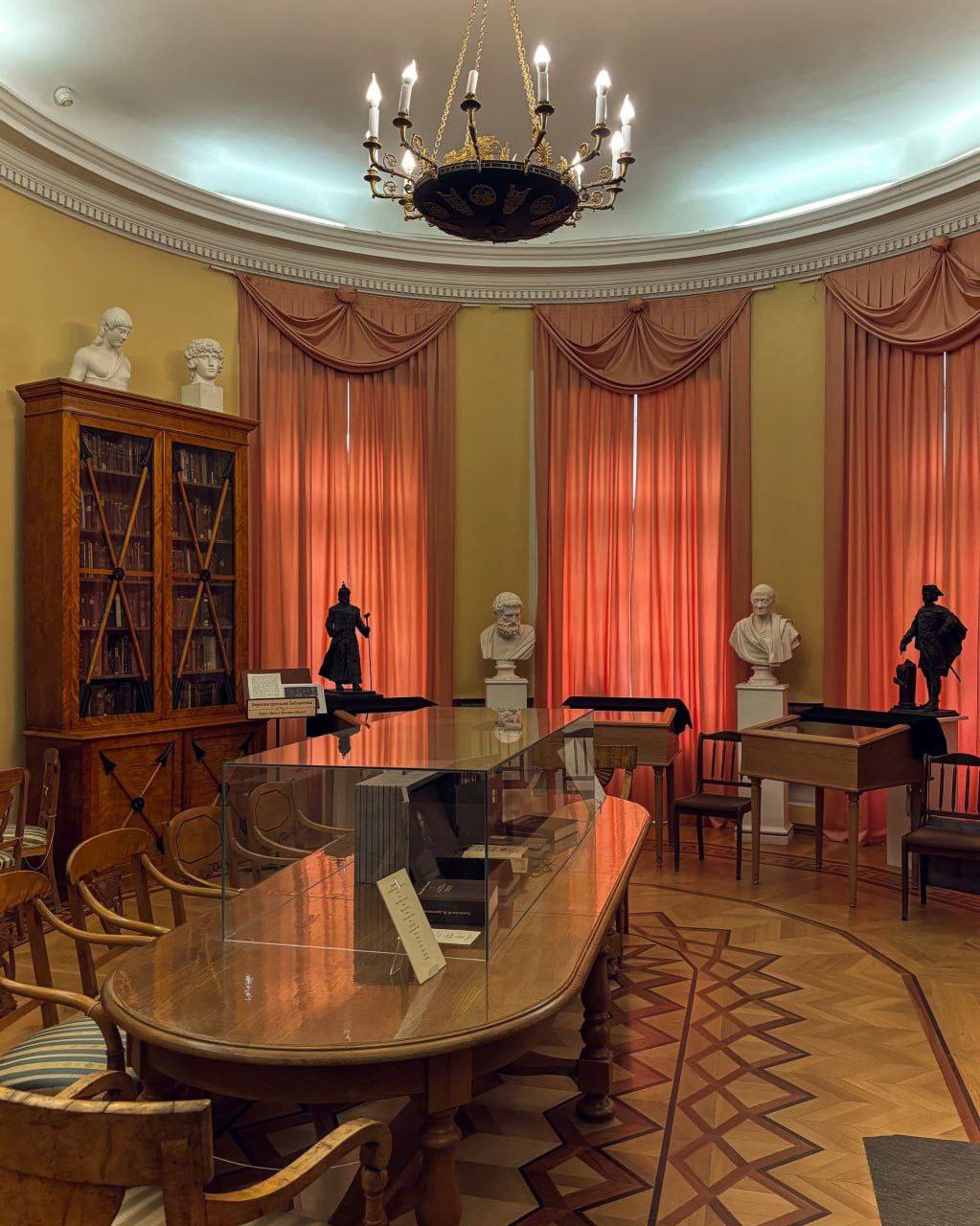 🏛️Вяземы - музей-заповедник А.С. Пушкина
ежедневно,
кроме пн и вт
с 10:00 до 17:00
▫️Стоимость билета 400₽
📍ул. Институт, Музей-заповедник А.С. Пушкина, Московская обл | Сетка — социальная сеть от hh.ru