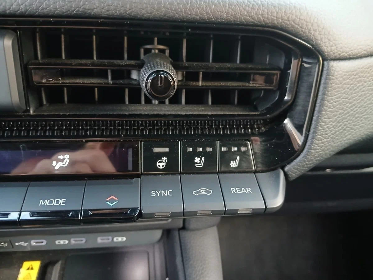 ❤️ Новый бестселлер нашего рынка, если бы не ограничения. Land Cruiser Prado 250
Пробег —  100 км
Год выпуска — 2025
Двигатель — бензин 2.7 л, 163 л.с
Привод — полный
Модификация — Prado 2 | Сетка — социальная сеть от hh.ru