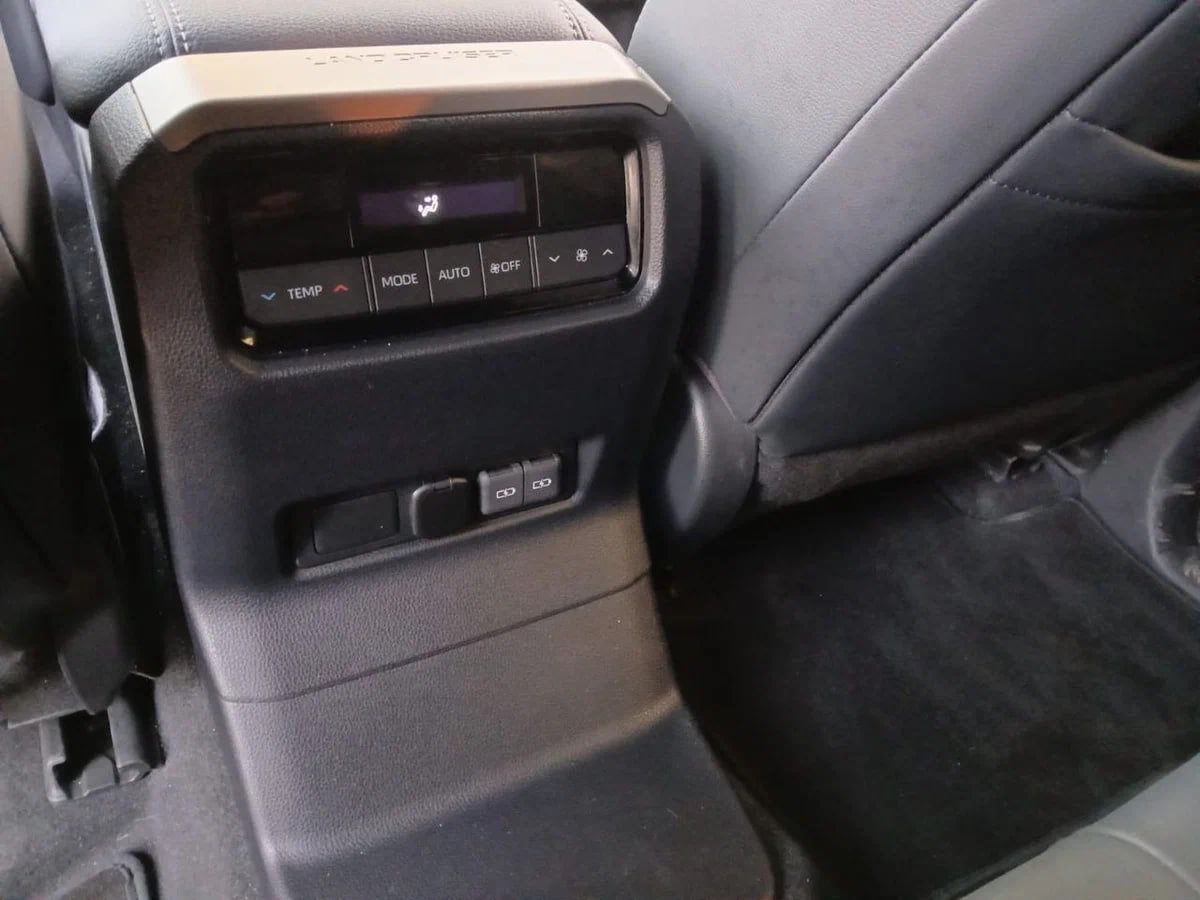❤️ Новый бестселлер нашего рынка, если бы не ограничения. Land Cruiser Prado 250
Пробег —  100 км
Год выпуска — 2025
Двигатель — бензин 2.7 л, 163 л.с
Привод — полный
Модификация — Prado 2 | Сетка — социальная сеть от hh.ru