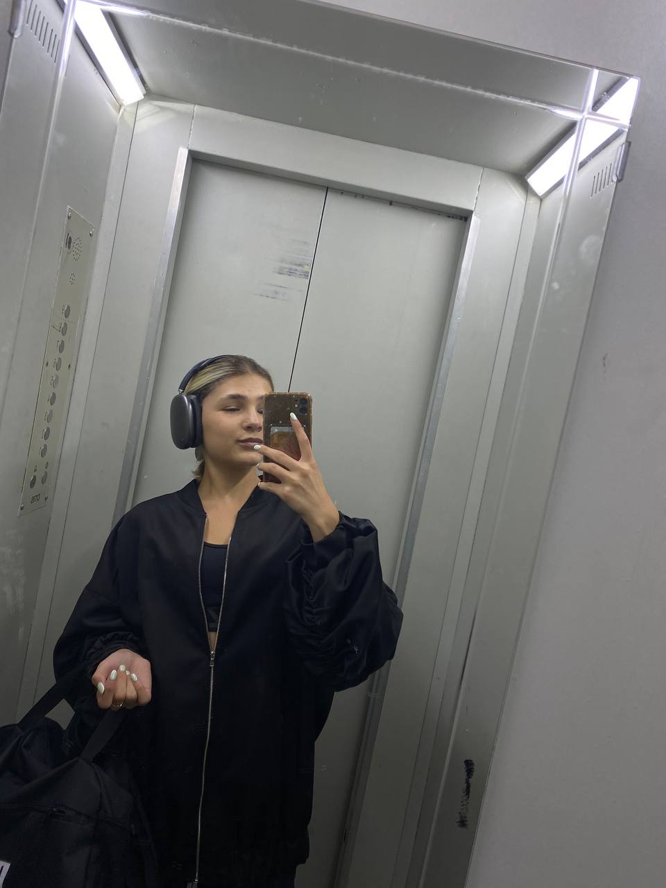 #зарисовки великолепнейших выходных!!!
«Как ты держишься в такую погоду?» — спрашивают меня,
я отвечаю: «держусь из-за людей💜 с остальным - смирилась и просто оформляю себе зарубежную карту»
Sooo, не ... | Сетка — социальная сеть от hh.ru