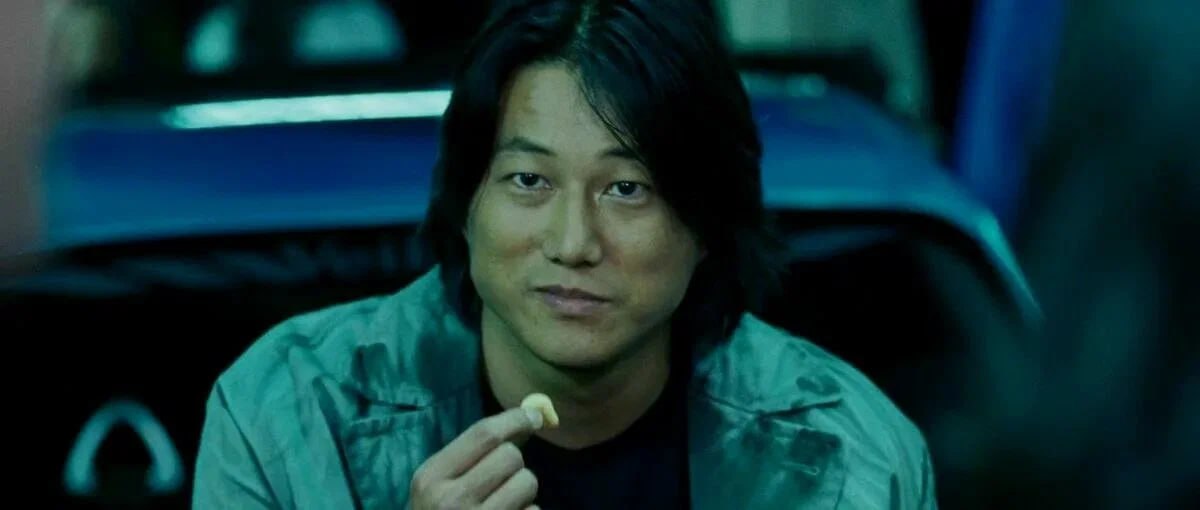 Прогрев
Я всегда любил и продолжаю любить прогревы и тизеры. Нет ничего лучшего, когда ты не "в лоб" даёшь информацию, а с интригой в лучших историях сериалов | Сетка — социальная сеть от hh.ru