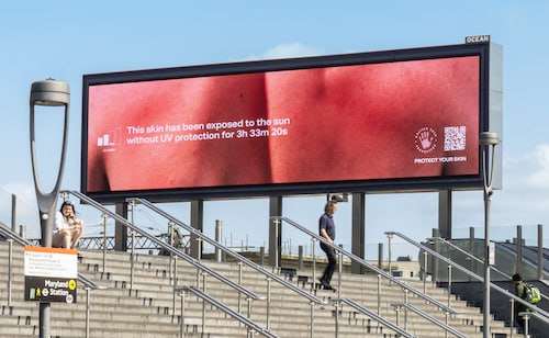 British Skin Foundation запустила кампанию #TheBurnableBillboard («Обгорающий билборд») | Сетка — социальная сеть от hh.ru