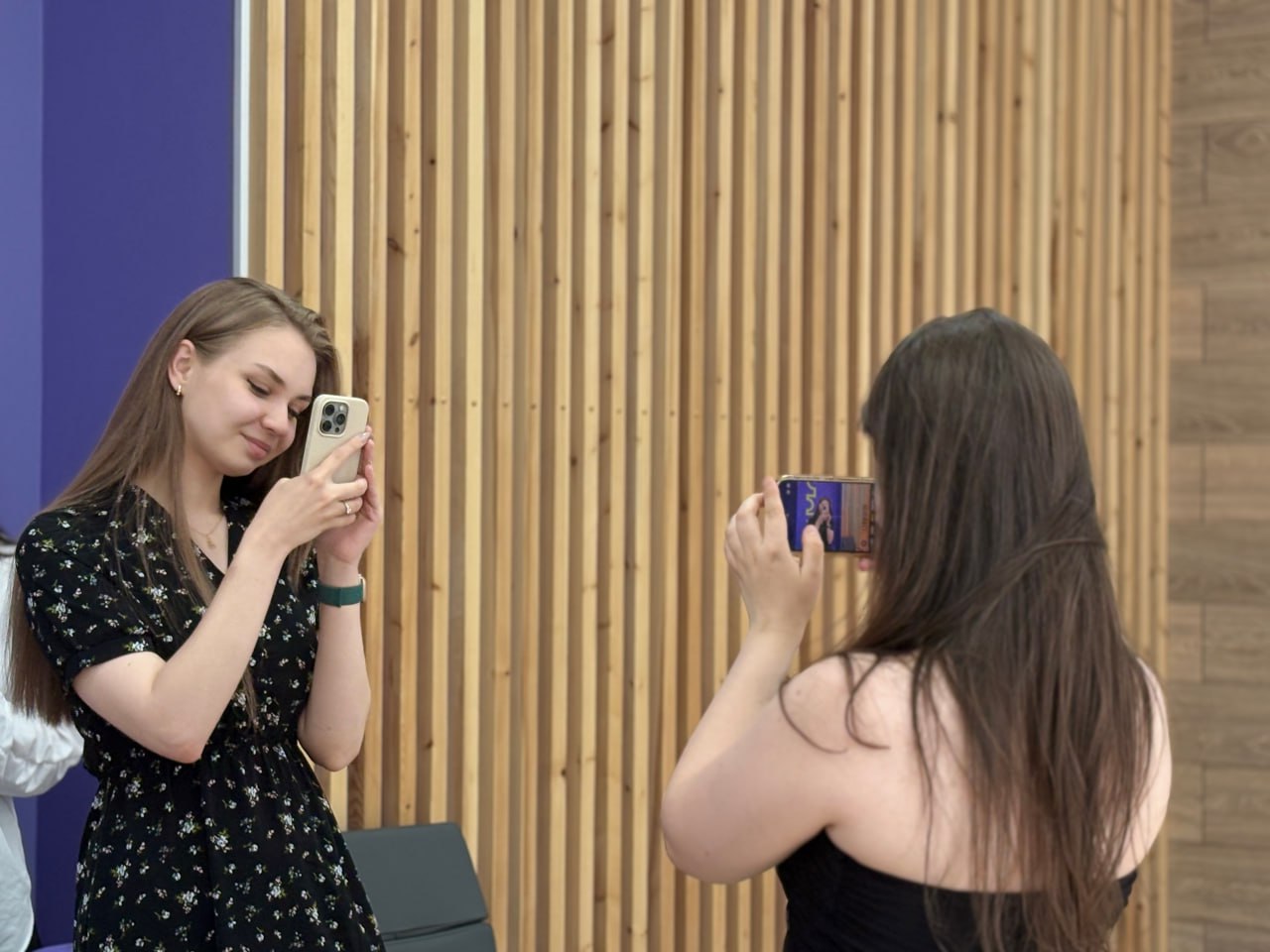 Хабаровск уже пошумел — мощно и по делу! 💌
Центр «ШУМ» организовал 5 блог-туров в разные регионы страны в рамках Дня молодёжи, и Хабаровск стал одной из ключевых точек притяжения | Сетка — социальная сеть от hh.ru