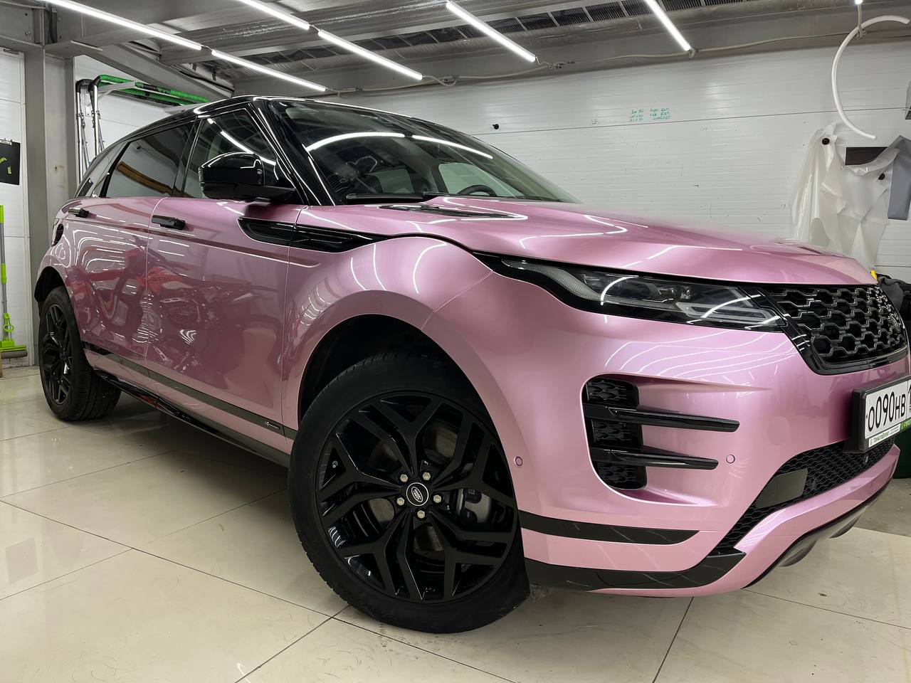 ТВОЯ ТАЧКА МОЩНАЯ, А ВЫГЛЯДИТ КАК ВСЕ?
⠀
Царапины, выгоревшая краска, матовость от мойки…
Даже если ты ухаживаешь за машиной — время всё равно делает своё дело | Сетка — социальная сеть от hh.ru