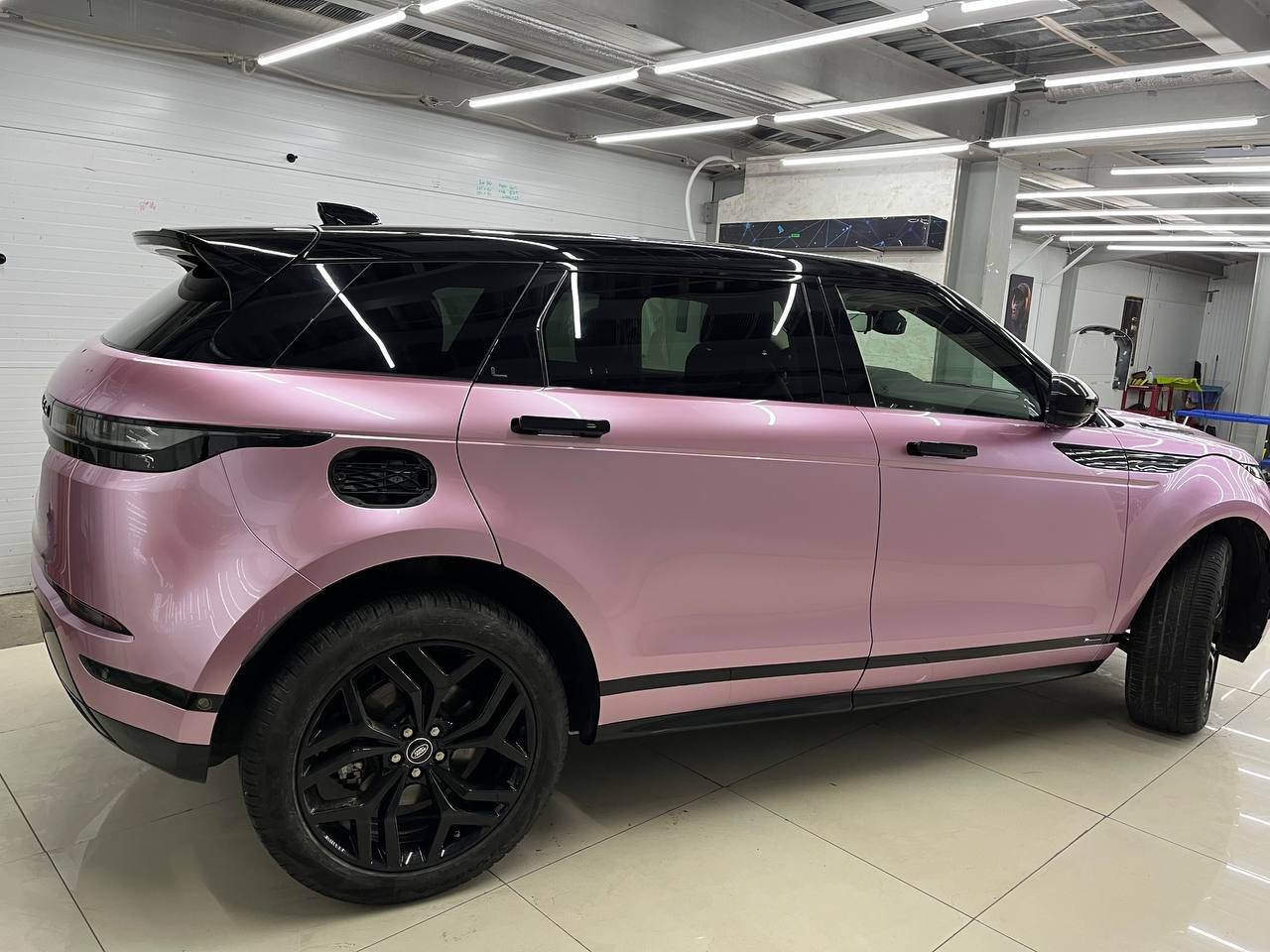 ТВОЯ ТАЧКА МОЩНАЯ, А ВЫГЛЯДИТ КАК ВСЕ?
⠀
Царапины, выгоревшая краска, матовость от мойки…
Даже если ты ухаживаешь за машиной — время всё равно делает своё дело | Сетка — социальная сеть от hh.ru