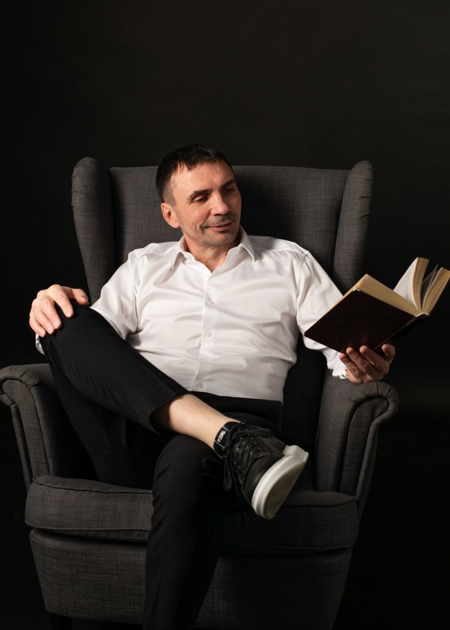 Дорогие друзья, когда я начинал разбираться в инвестициях, мне казалось, что главный навык — это найти точку входа и выхода. Тогда я ещё не понимал, что это — поверхностный уровень | Сетка — социальная сеть от hh.ru