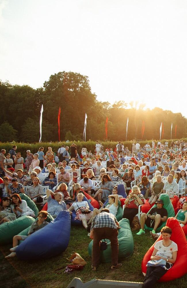 ☀️ Ежегодный летний фестиваль «Дачное Царицыно» пройдет в Москве
С 11 по 20 июля 10:00-22:00
В программе:
🟡Концерты
🟡Спектакли
🟡Творческие мастер-классы
🟡Кукольные шоу, игры
🟡Зарядка
🟡Платные творческ... | Сетка — социальная сеть от hh.ru