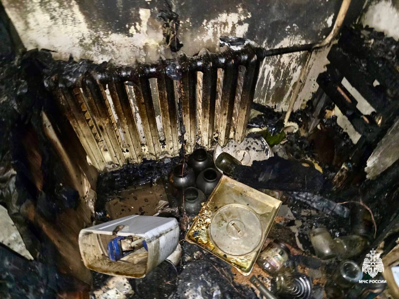 🤯Вчера в Буденновске четырехлетний мальчик устроил пожар
По предварительным данным, ЧП произошло на 3 этаже многоэтажки. Пока мать вышла на кухню, ребёнок взял зажигалку и поджег книгу в шкафу | Сетка — социальная сеть от hh.ru
