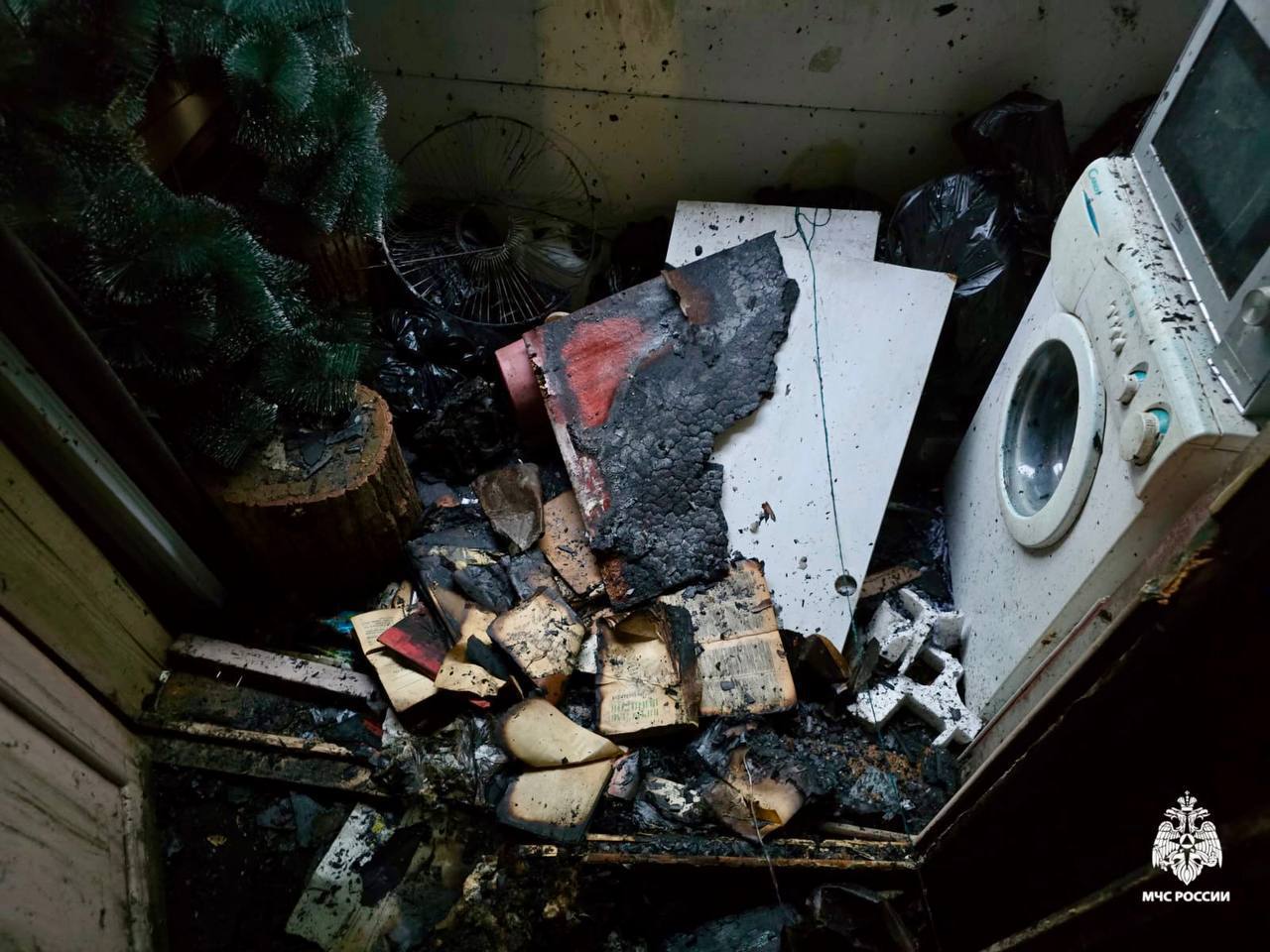 🤯Вчера в Буденновске четырехлетний мальчик устроил пожар
По предварительным данным, ЧП произошло на 3 этаже многоэтажки. Пока мать вышла на кухню, ребёнок взял зажигалку и поджег книгу в шкафу | Сетка — социальная сеть от hh.ru