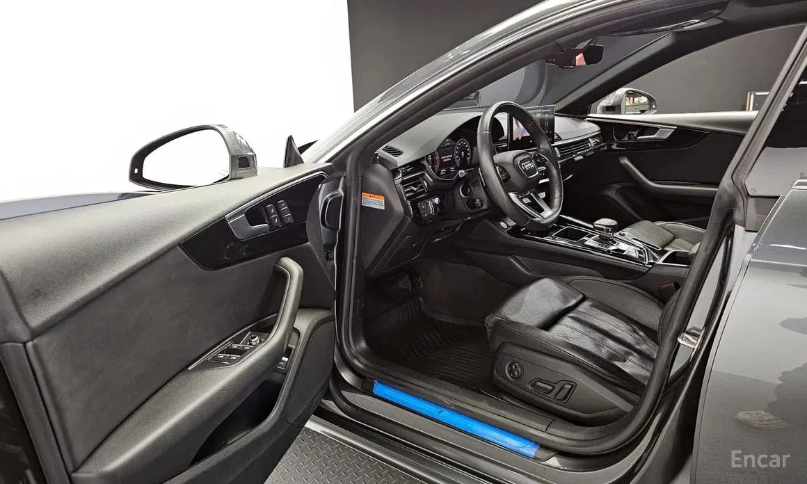 ❤️ Сияющая серость — Audi A5
Пробег —  100 км
Год выпуска — 2023
Двигатель — дизель 2.0 л, 204 л | Сетка — социальная сеть от hh.ru