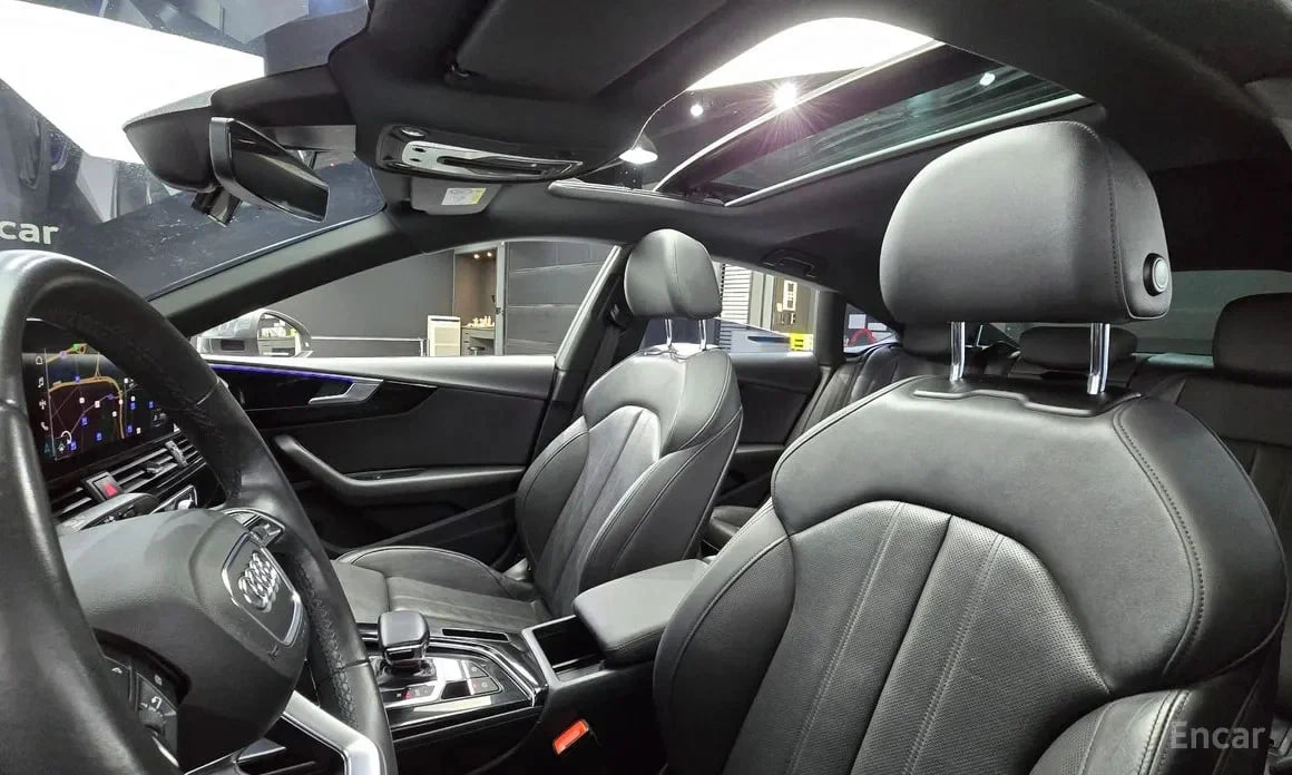 ❤️ Сияющая серость — Audi A5
Пробег —  100 км
Год выпуска — 2023
Двигатель — дизель 2.0 л, 204 л | Сетка — социальная сеть от hh.ru