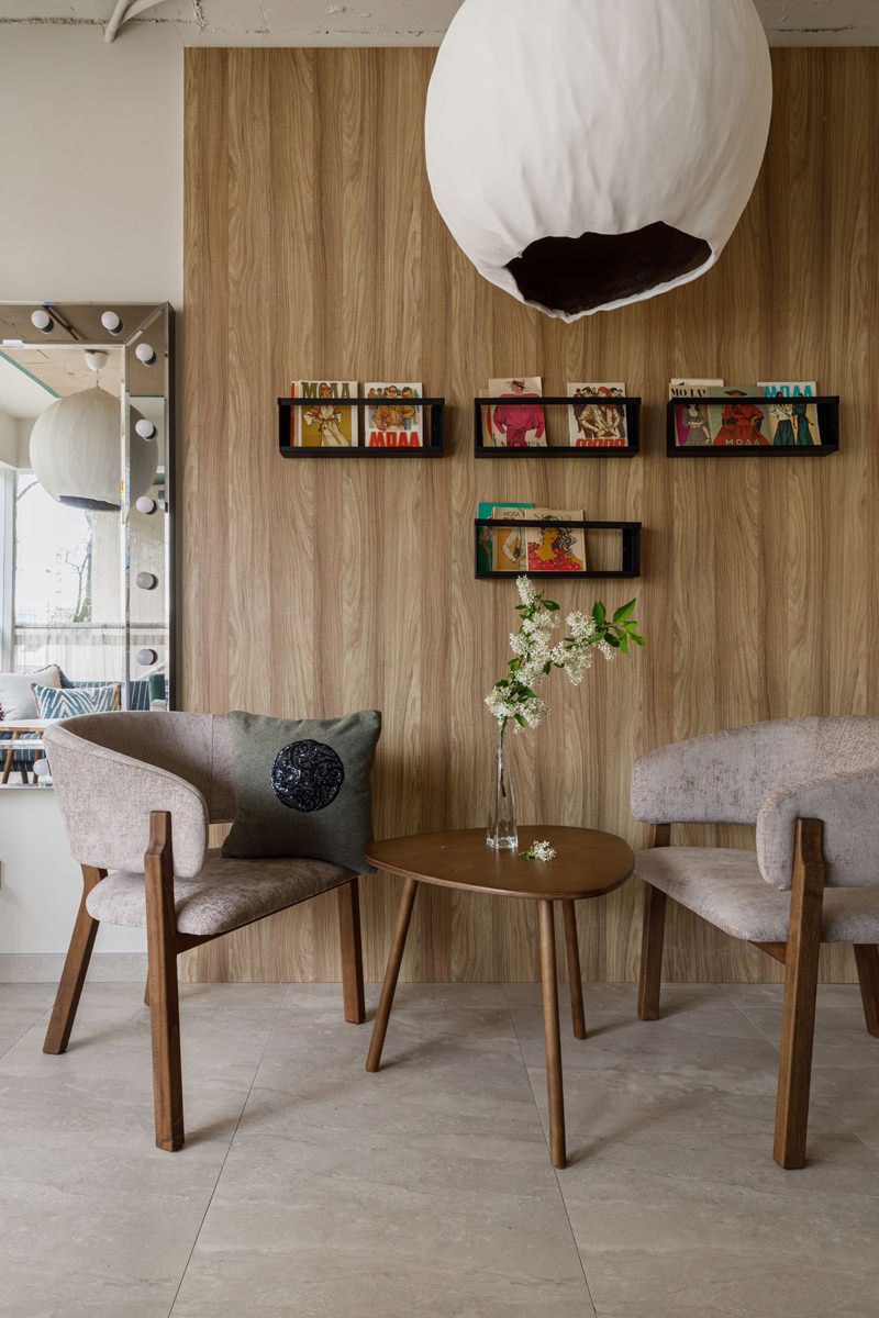 Дизайнер Татьяна Крыгина создала недалеко от центра Краснодара по сути настоящее французское бистро — с ненавязчивым интерьером, сдобренным элегантными потертостями | Сетка — социальная сеть от hh.ru