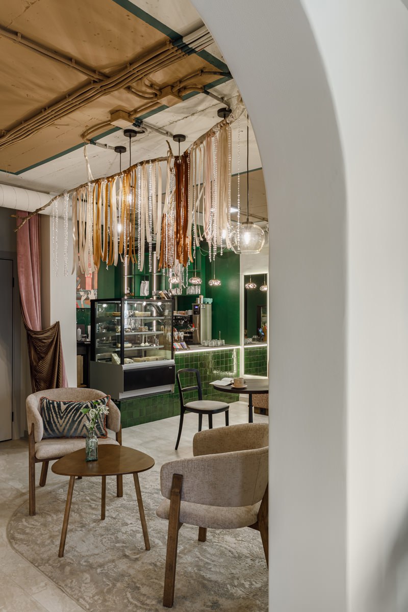 Дизайнер Татьяна Крыгина создала недалеко от центра Краснодара по сути настоящее французское бистро — с ненавязчивым интерьером, сдобренным элегантными потертостями | Сетка — социальная сеть от hh.ru