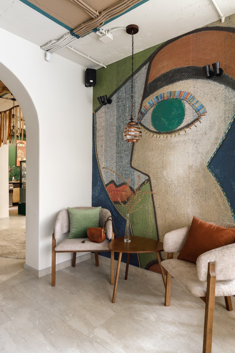 Дизайнер Татьяна Крыгина создала недалеко от центра Краснодара по сути настоящее французское бистро — с ненавязчивым интерьером, сдобренным элегантными потертостями | Сетка — социальная сеть от hh.ru