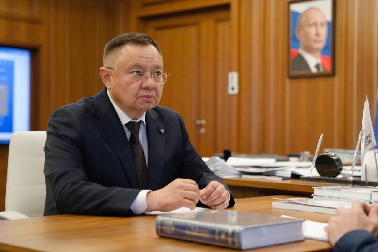 Министр строительства и ЖКХ РФ Ирек Файзуллин провел рабочую встречу с заместителем руководителя Федерального Казначейства Эли Исаевым
➡️ Обсудили актуальные задачи в части финансирования и использова... | Сетка — социальная сеть от hh.ru