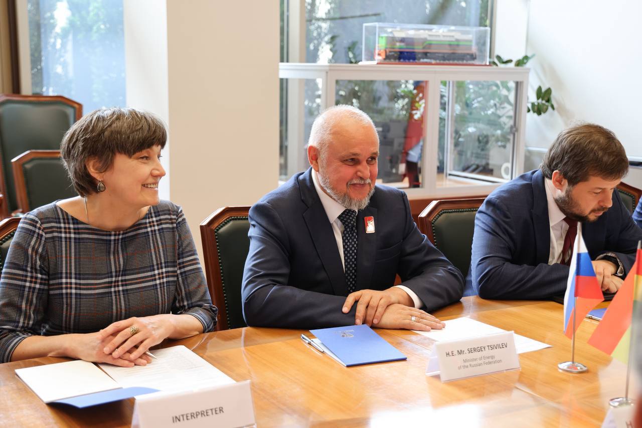 🇷🇺🇬🇭 Сергей Цивилев провёл встречу с Министром финансов Ганы Кассиэлем Ато Форсоном
 
Сергей Цивилев и Министр финансов Республики Гана обсудили перспективы сотрудничества в различных отраслях энергет... | Сетка — социальная сеть от hh.ru