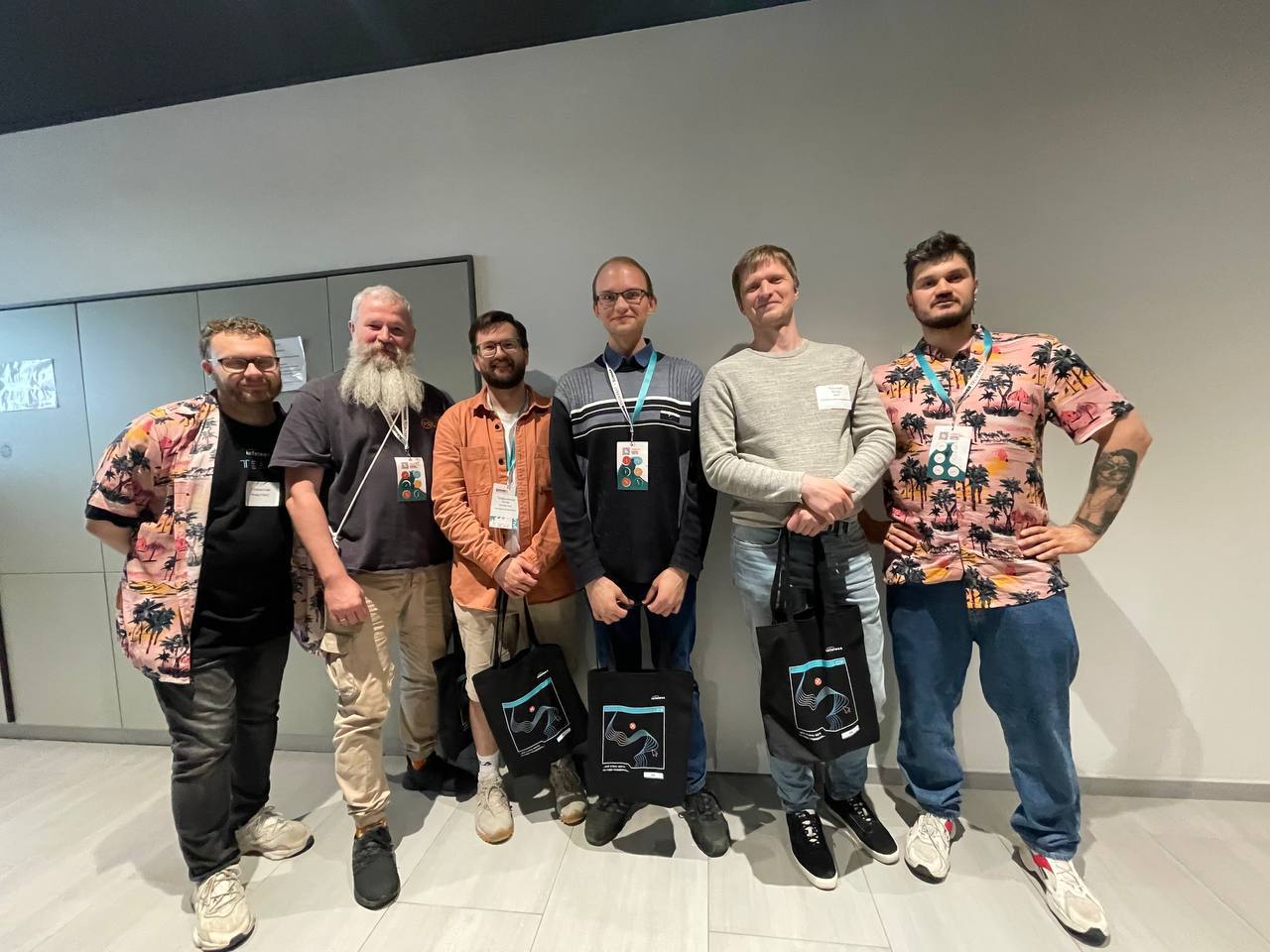 Summer Tech Fest 2025: итоги ресурсного батла #2
В субботу на Summer Tech Fest 2025 прошёл второй ресурсный батл.
Участники высоко оценили обновлённые правила — это значит, что путь выбран верно | Сетка — социальная сеть от hh.ru