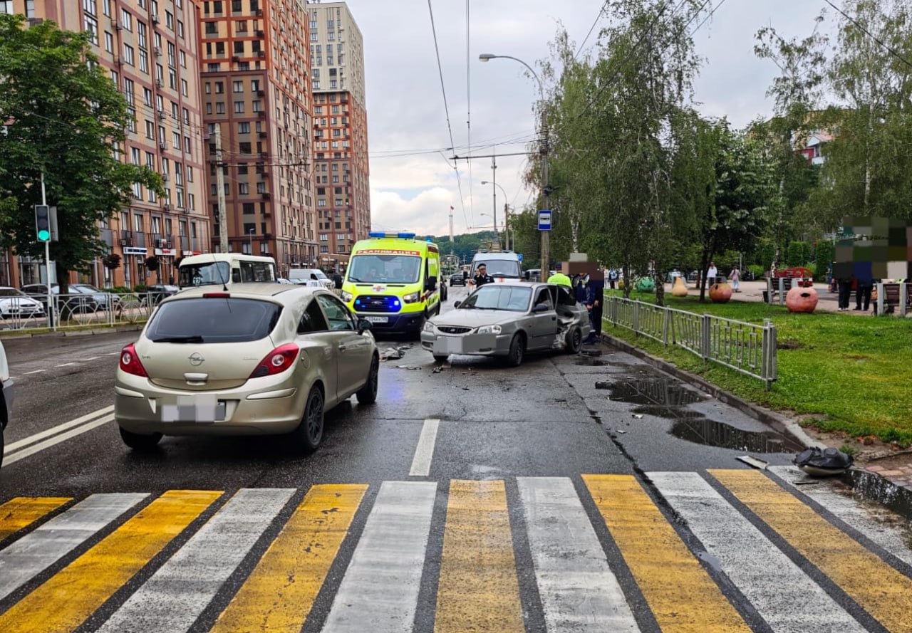 На юге Ставрополя два человека пострадали в ДТП
Авария произошла вчера около 11:20 на улице 50 лет ВЛКСМ. Водитель Hyundai, выезжавший с прилегающей территории, столкнулся с иномаркой Opel | Сетка — социальная сеть от hh.ru