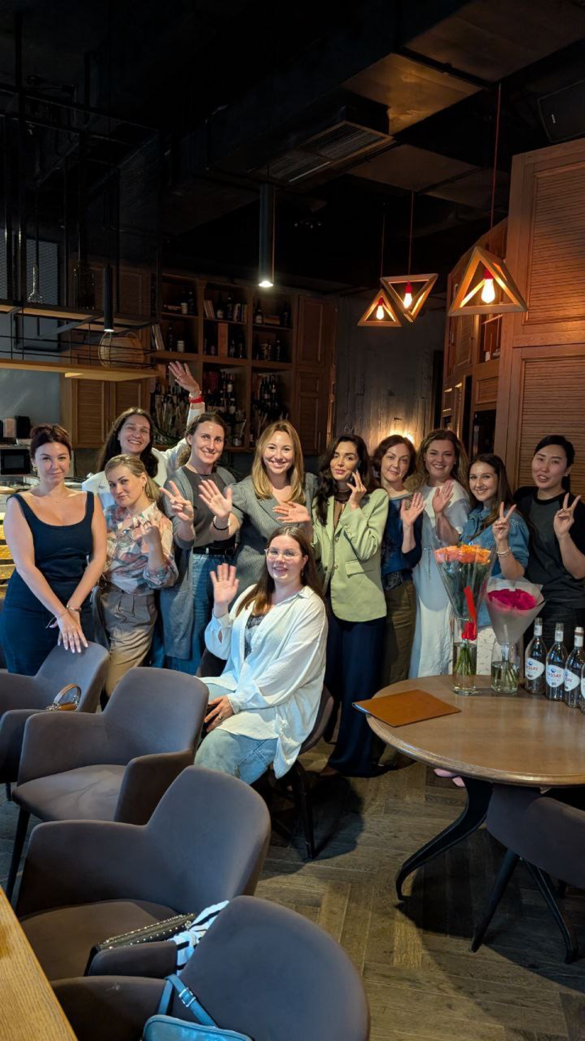 В воскресенье прошла моя первая нетворк-встреча – и это было 🔥
Столько общения, инсайтов, работа с метафорическими картами, подарки участницам | Сетка — социальная сеть от hh.ru